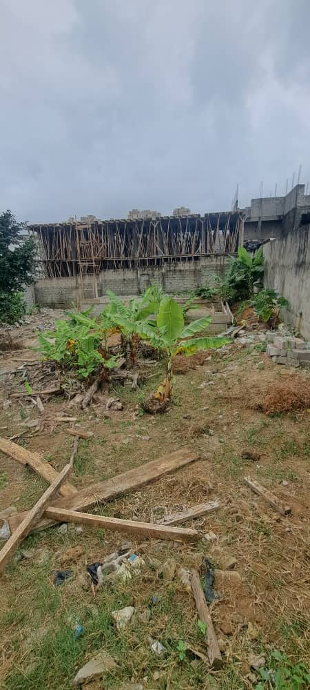 TERRAIN À ANGRÉ NOUVEAU CHU (DERRIÈRE STATION PETRO IVOIRE)