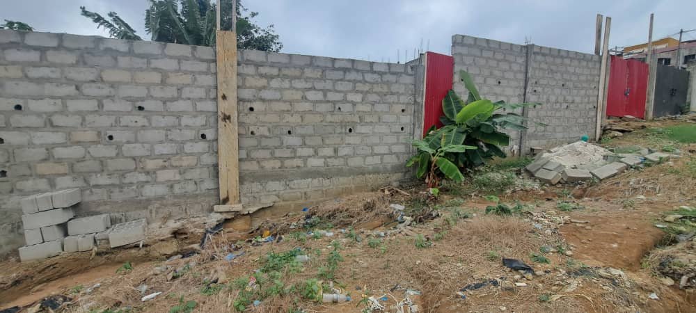 TERRAIN À ANGRÉ NOUVEAU CHU (DERRIÈRE STATION PETRO IVOIRE)